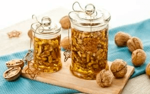 العسل والجوز